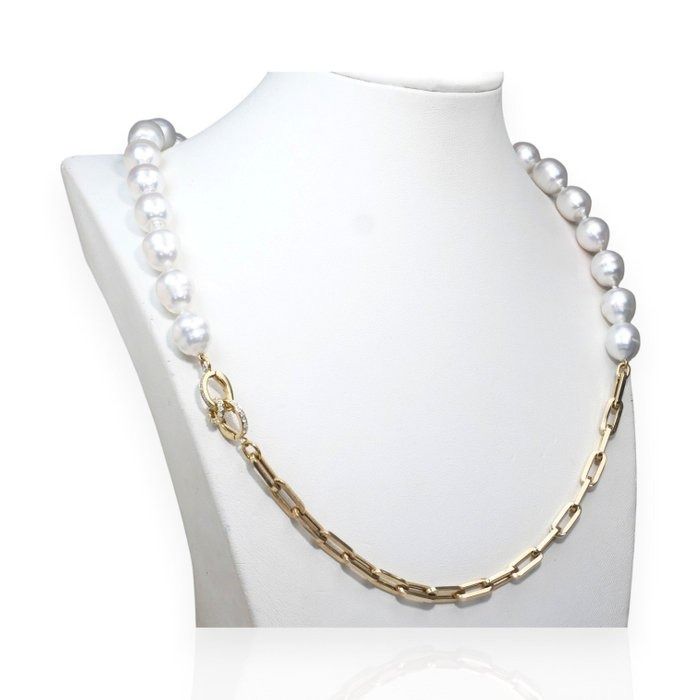 0.30 Carat GCI Certified Natural Diamond And South Sea Pearl 18k Yellow Gold Necklace