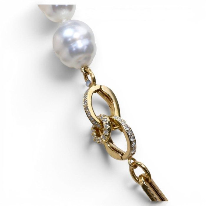 0.30 Carat GCI Certified Natural Diamond And South Sea Pearl 18k Yellow Gold Necklace