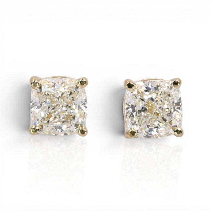 2.01 Carats IGI Certified Natural Diamond 18K Yellow Gold Stud Earrings