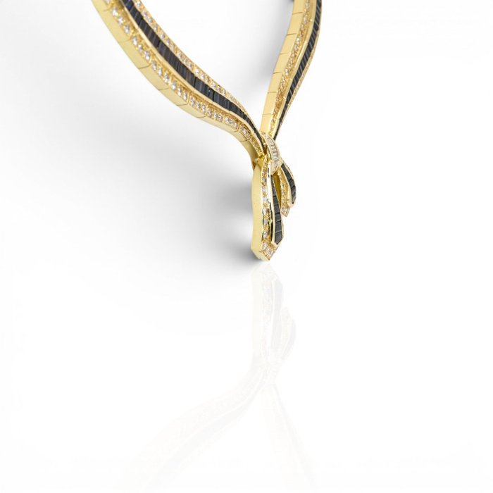 10.24 Carats IGI Certified Sapphire and Diamond 18K Yellow Gold Necklace