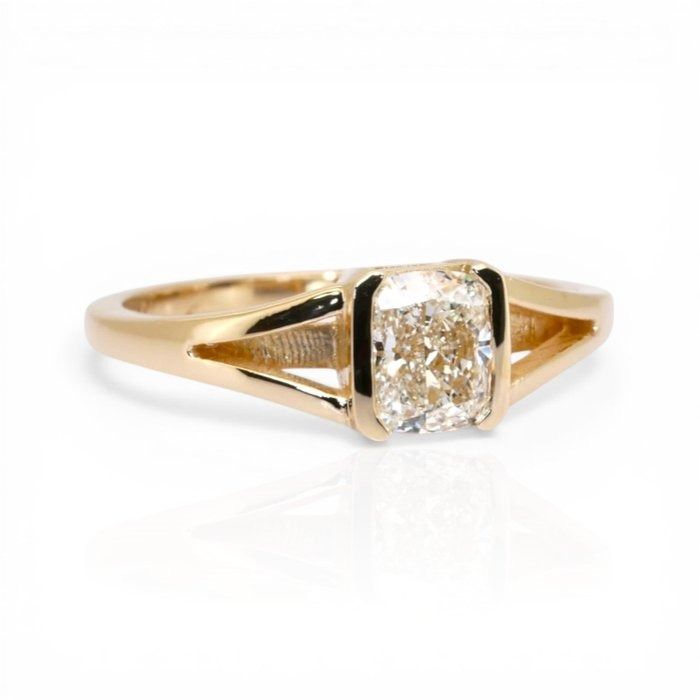 1.01 Carat IGI Certified 18K Yellow Gold Solitaire Ring