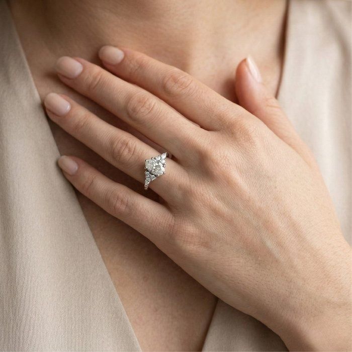 1.31 Carat IGI Certified 18K White Gold 7-Stone Ring