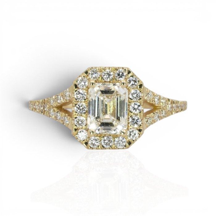 1.43 Carats IGI Certified Natural Diamond 18k Yellow Gold Halo Ring