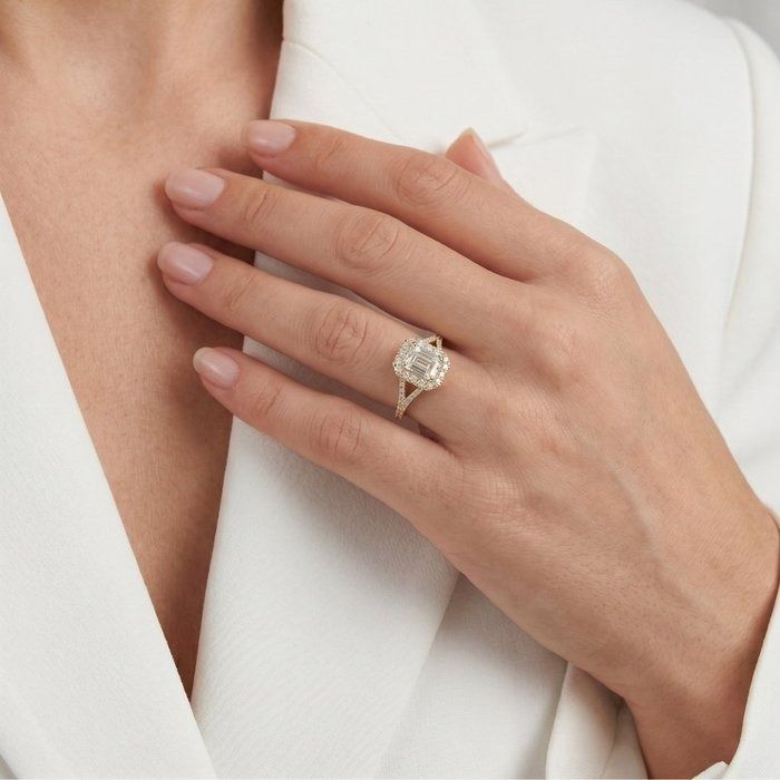 1.43 Carats IGI Certified Natural Diamond 18k Yellow Gold Halo Ring