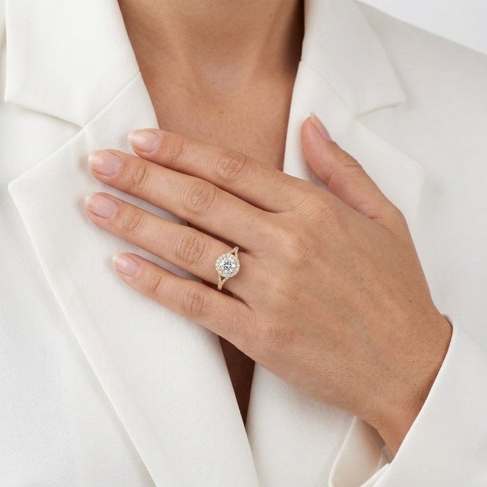 1,89 Karat IGI zertifizierter Naturdiamant 18K Gelbgold Halo Ring
