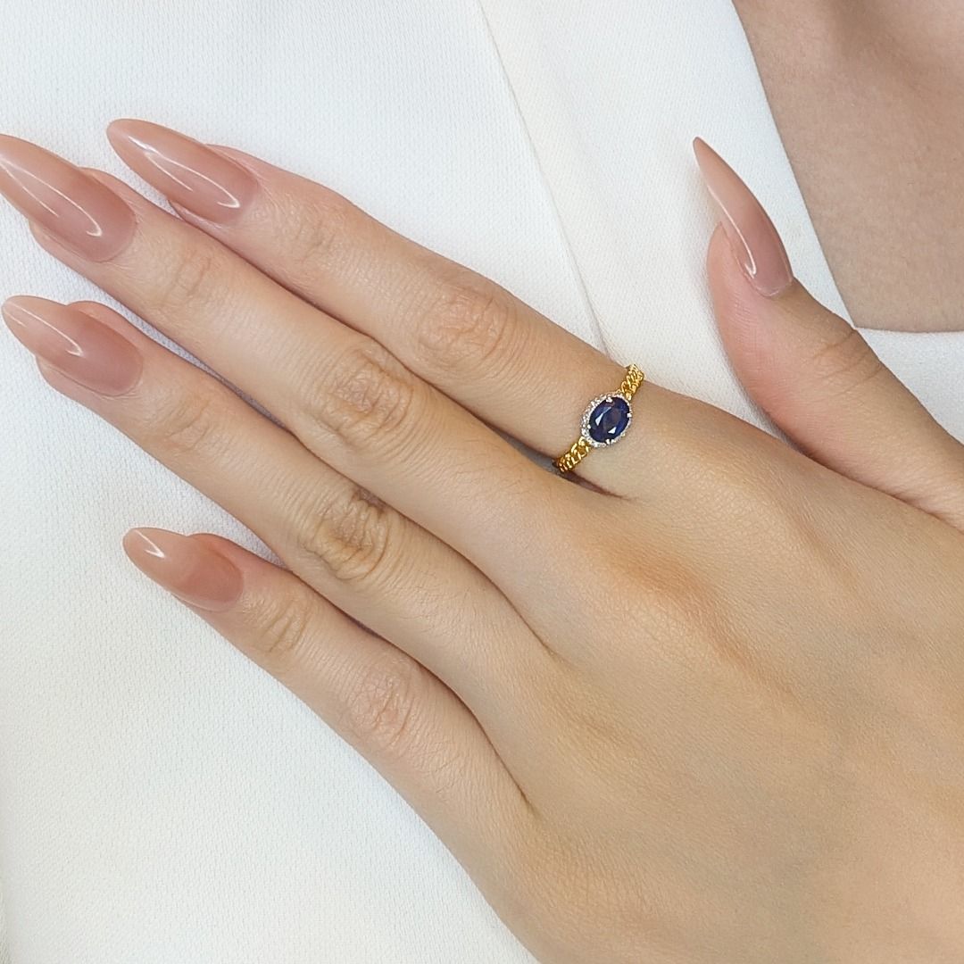 Sophisticated 0.75ct Blue Sapphire and Natural Diamonds Halo Ring in 18K Yellow Gold