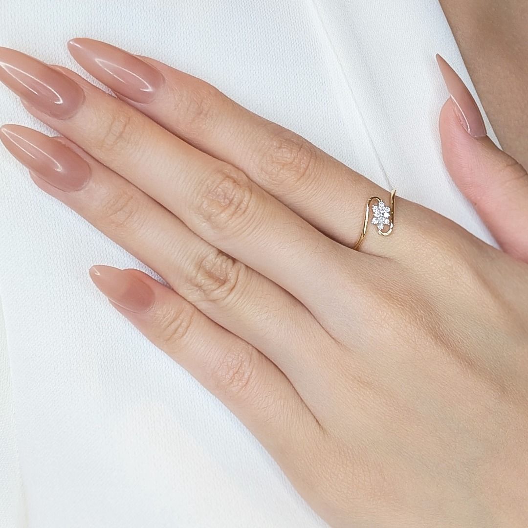 Unique 0.13ct Diamond Ring with Distinctive 18K Yellow Gold Band