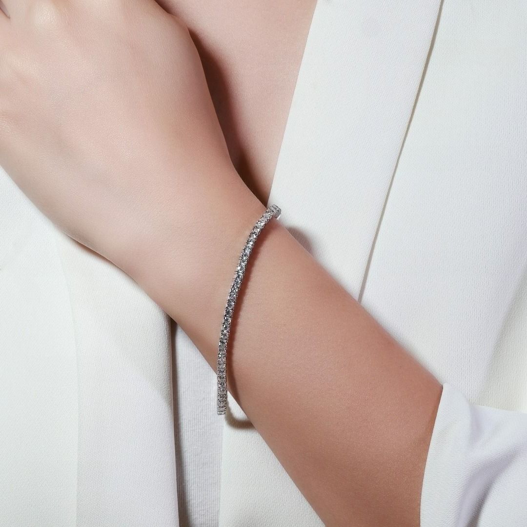 Breathtaking 4.96ct Diamond Bracelet in 18K White Gold