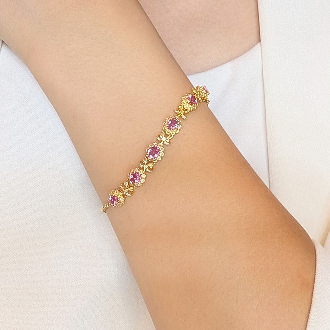 Charming 2.58ct Pink Sapphire and Natural Diamonds Bracelet in 18K Yellow Gold