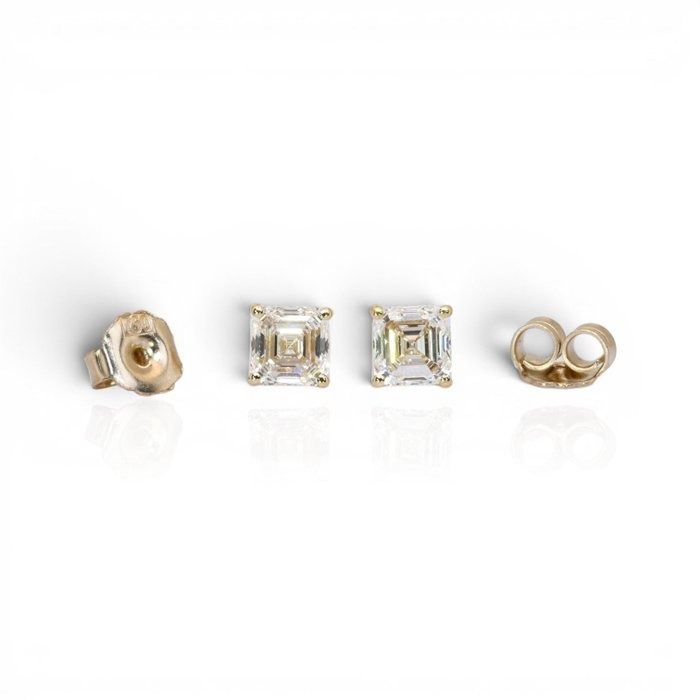 2.01 Carats IGI Certified Natural Diamond 18K Yellow Gold Stud Earrings
