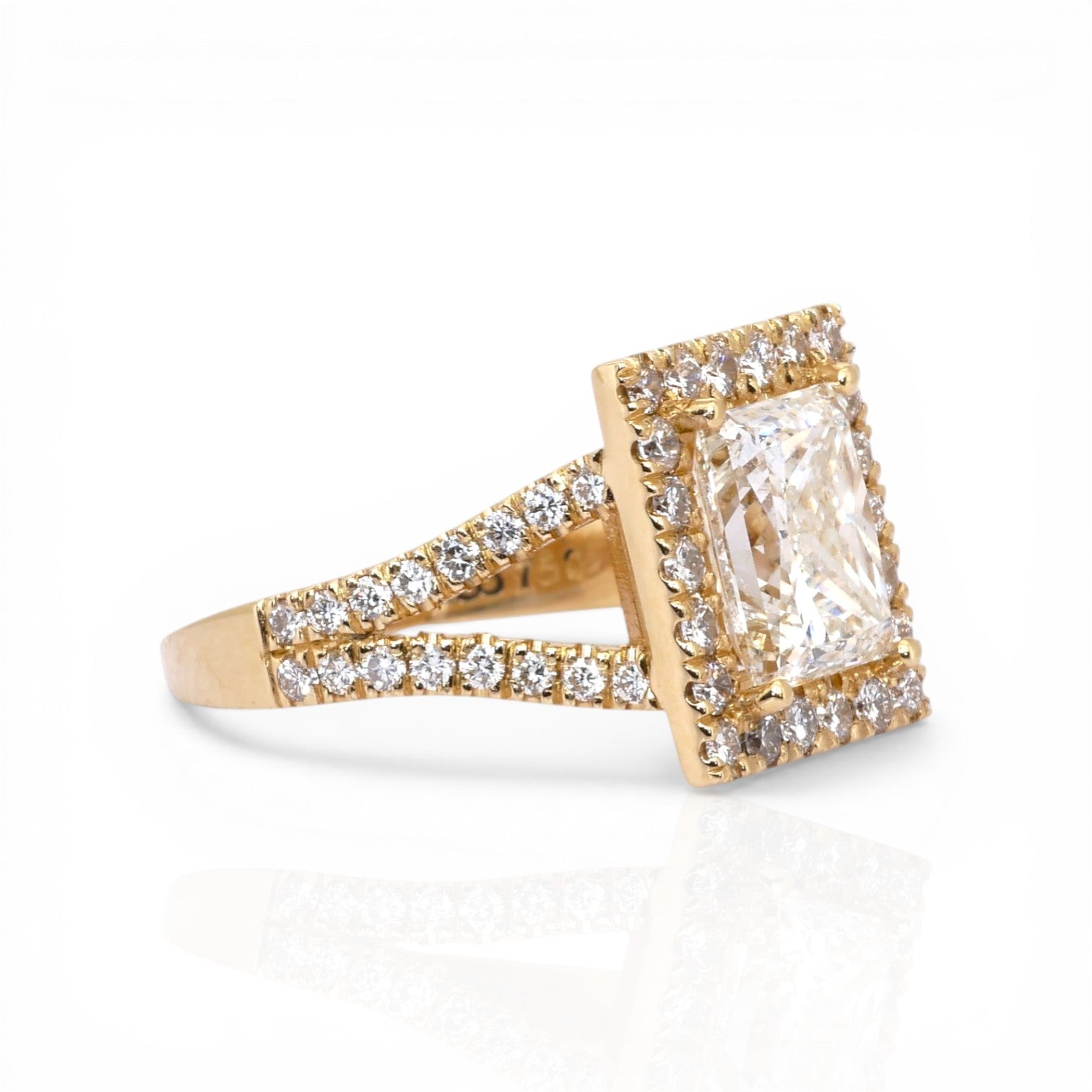 IGI Certified 3.95ct Diamonds Halo Ring in 18k Yellow Gold