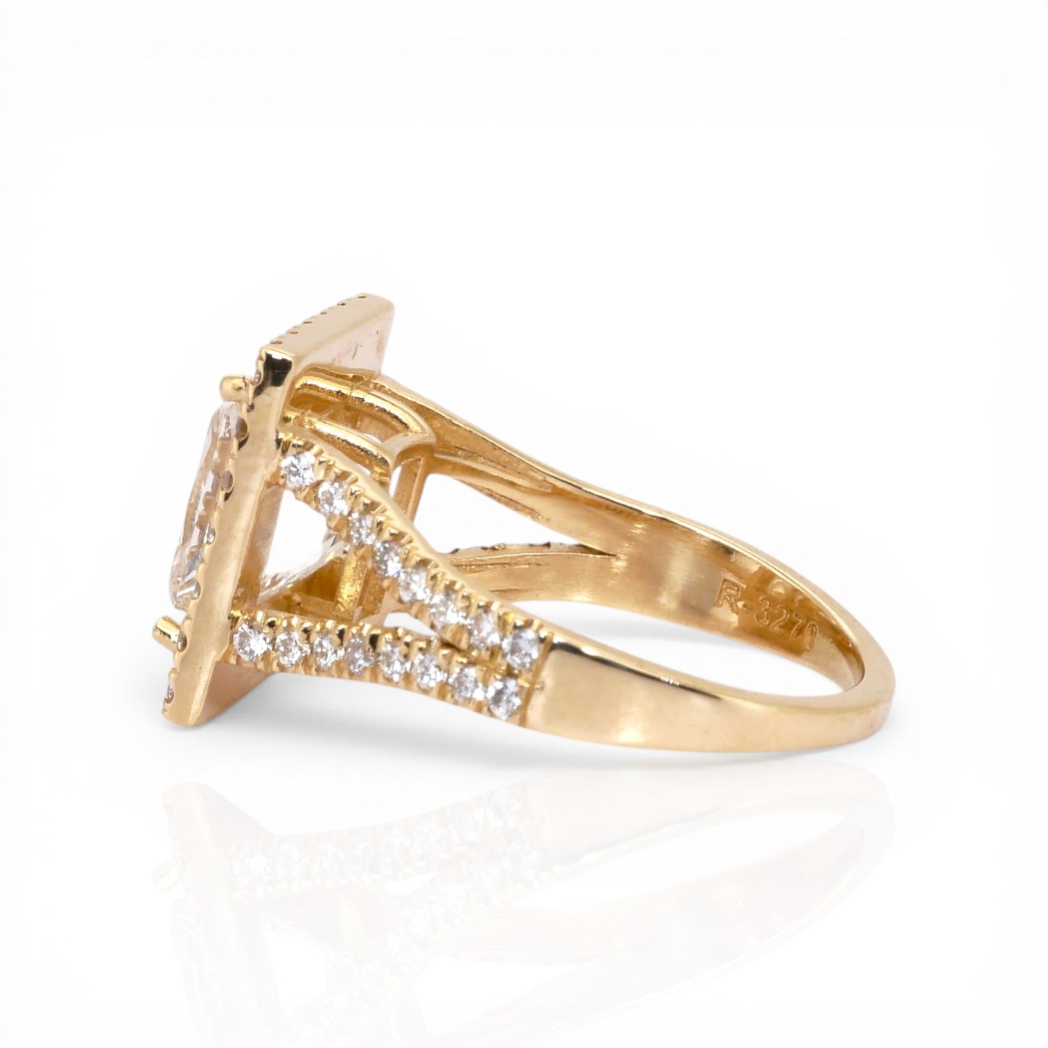 IGI Certified 3.95ct Diamonds Halo Ring in 18k Yellow Gold