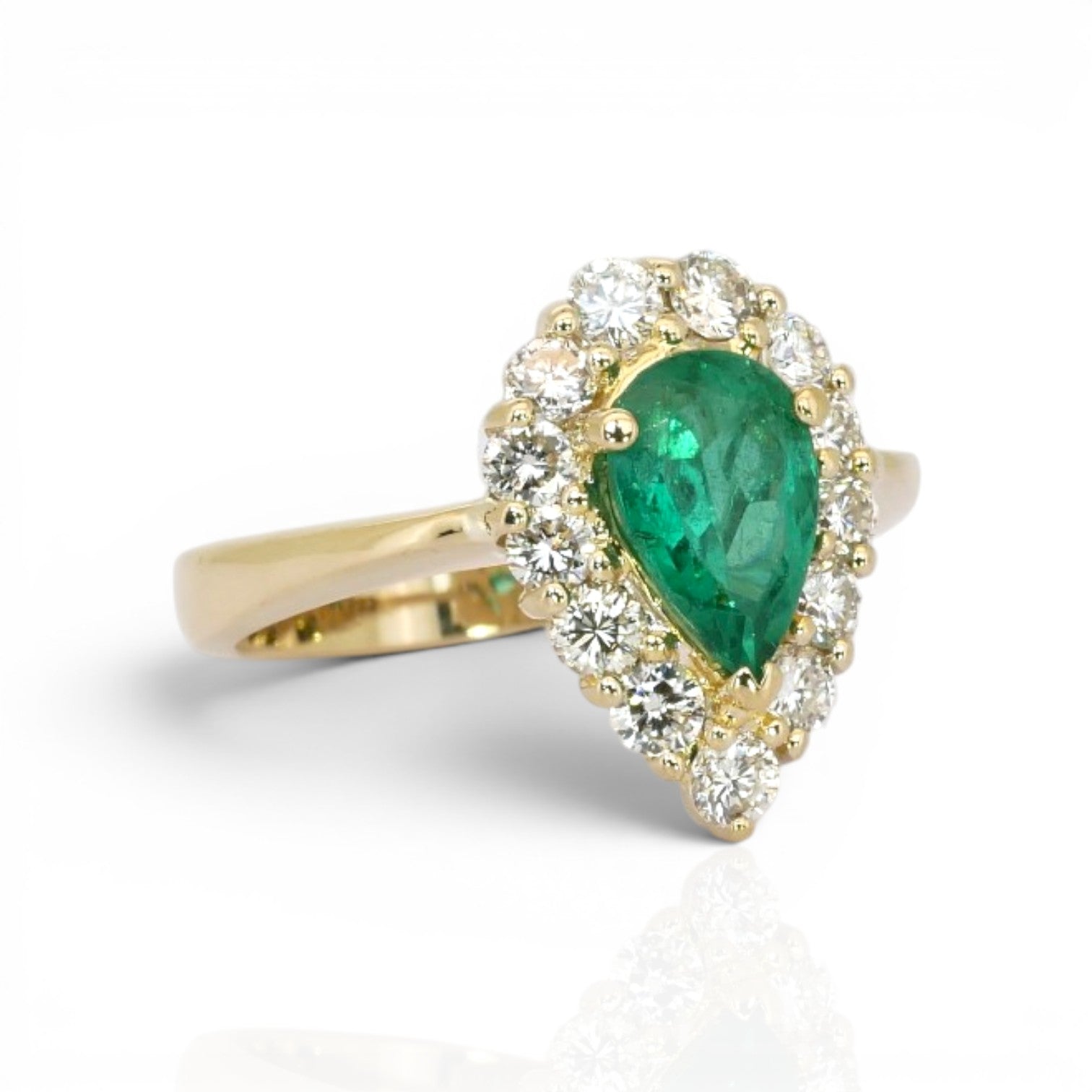 2.05 Carats IGI Certified Emerald And Diamonds 18k Yellow Gold Cluster Ring