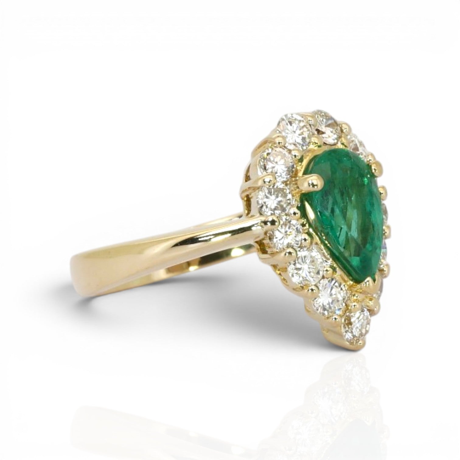 2.05 Carats IGI Certified Emerald And Diamonds 18k Yellow Gold Cluster Ring