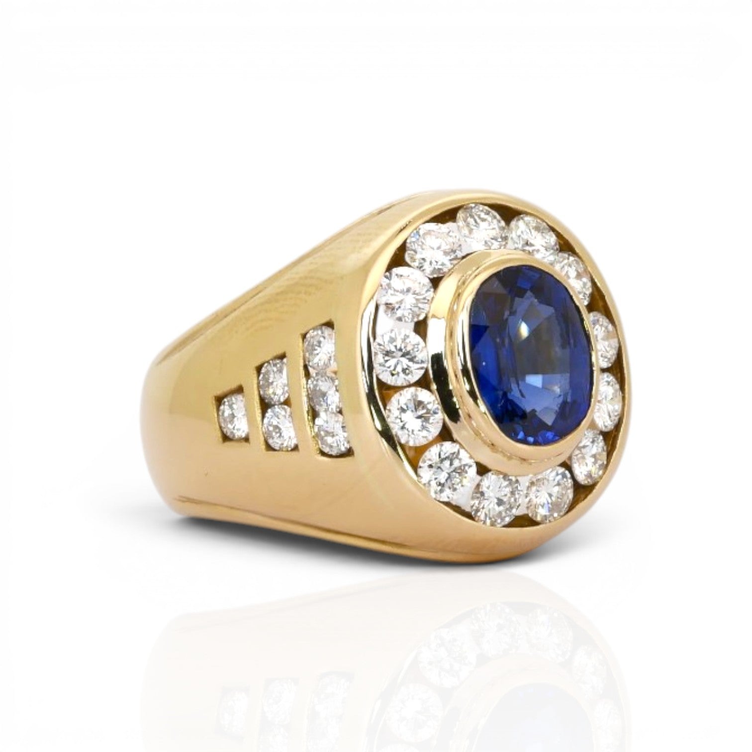 3.39 Carats IGI Certified Sapphire And Diamonds 18k Yellow Gold Cocktail Ring