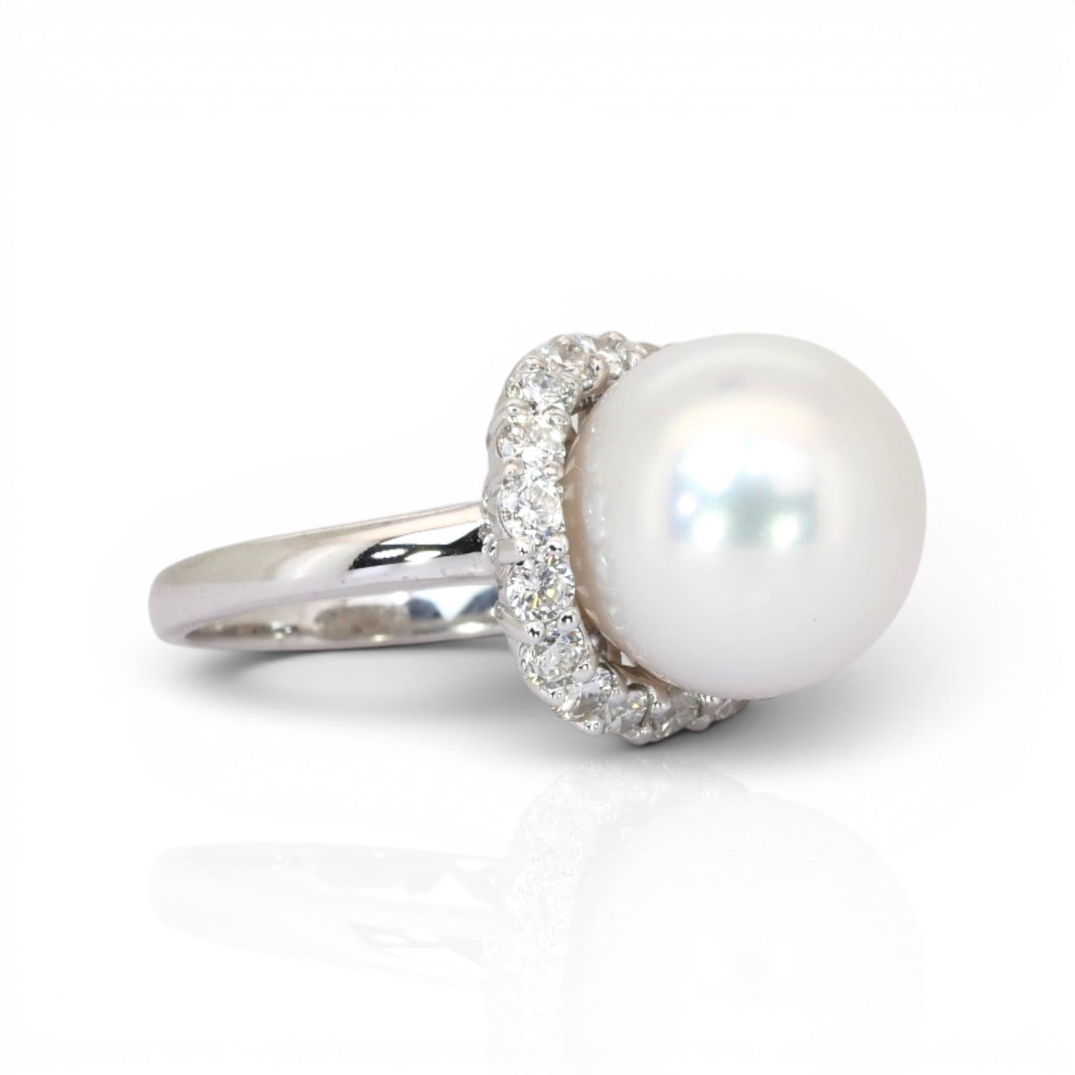 13.11ct IGI Certified Salt Water Pearl And Diamonds 18k White Gold Cocktail Ring