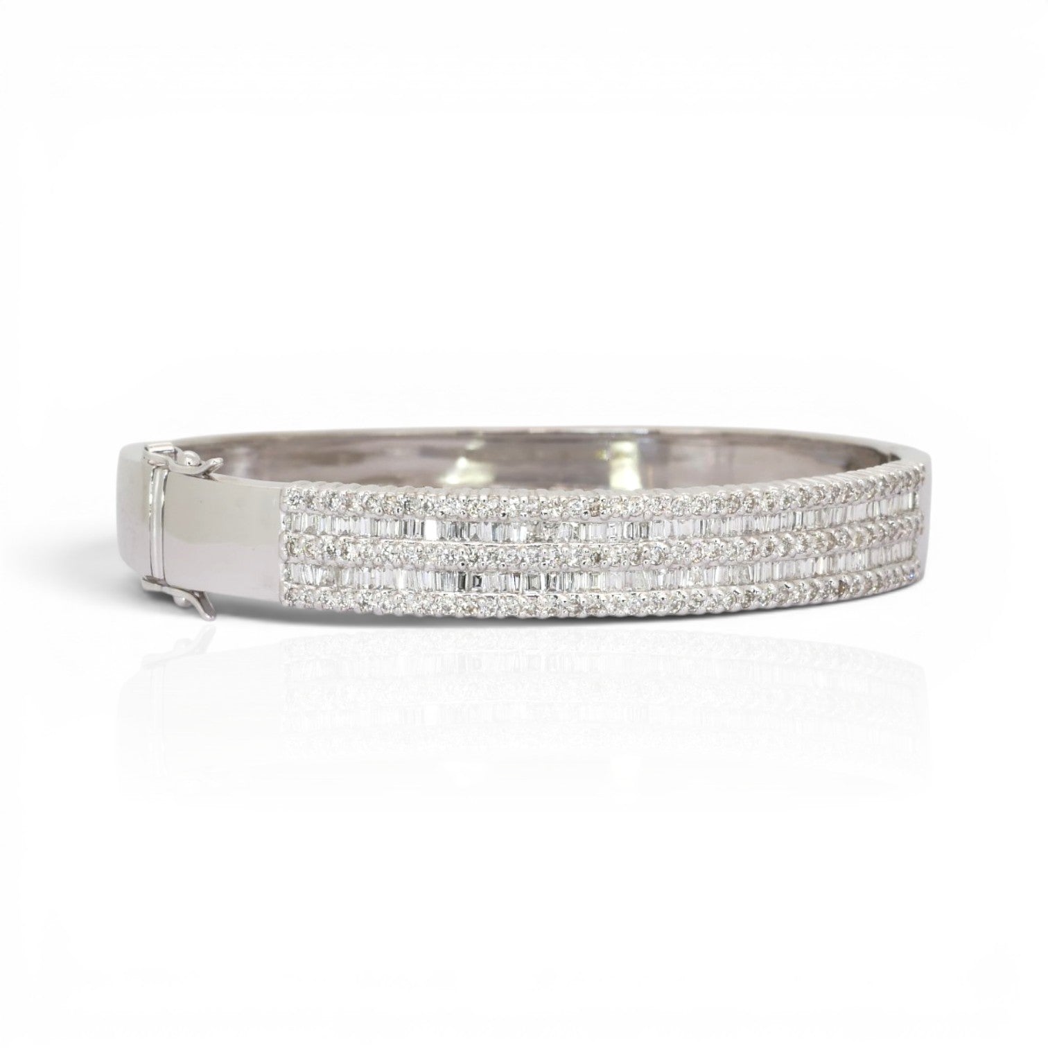 5.22 Carats IGI Certified Natural Diamonds 18k White Gold Bangle