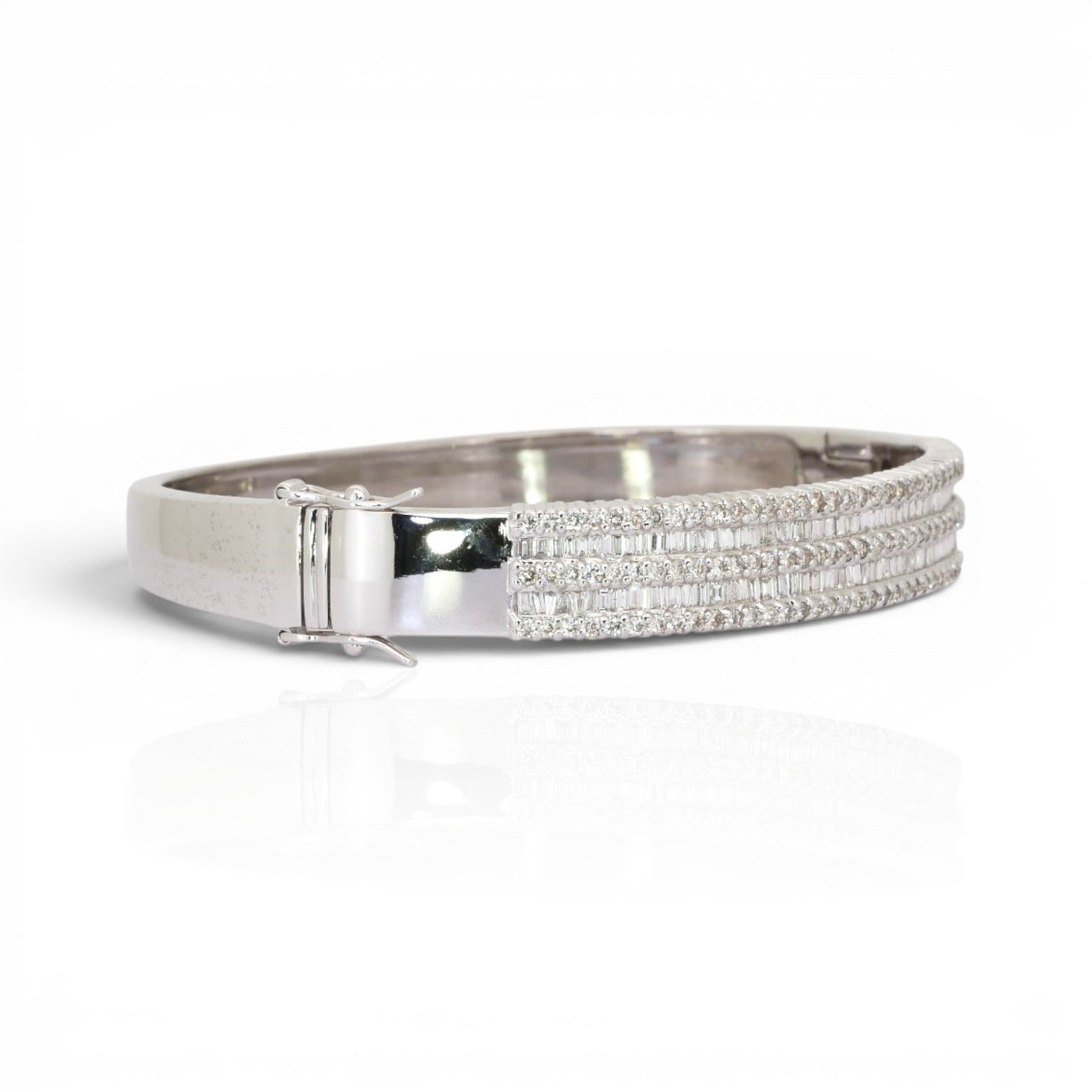 5.22 Carats IGI Certified Natural Diamonds 18k White Gold Bangle