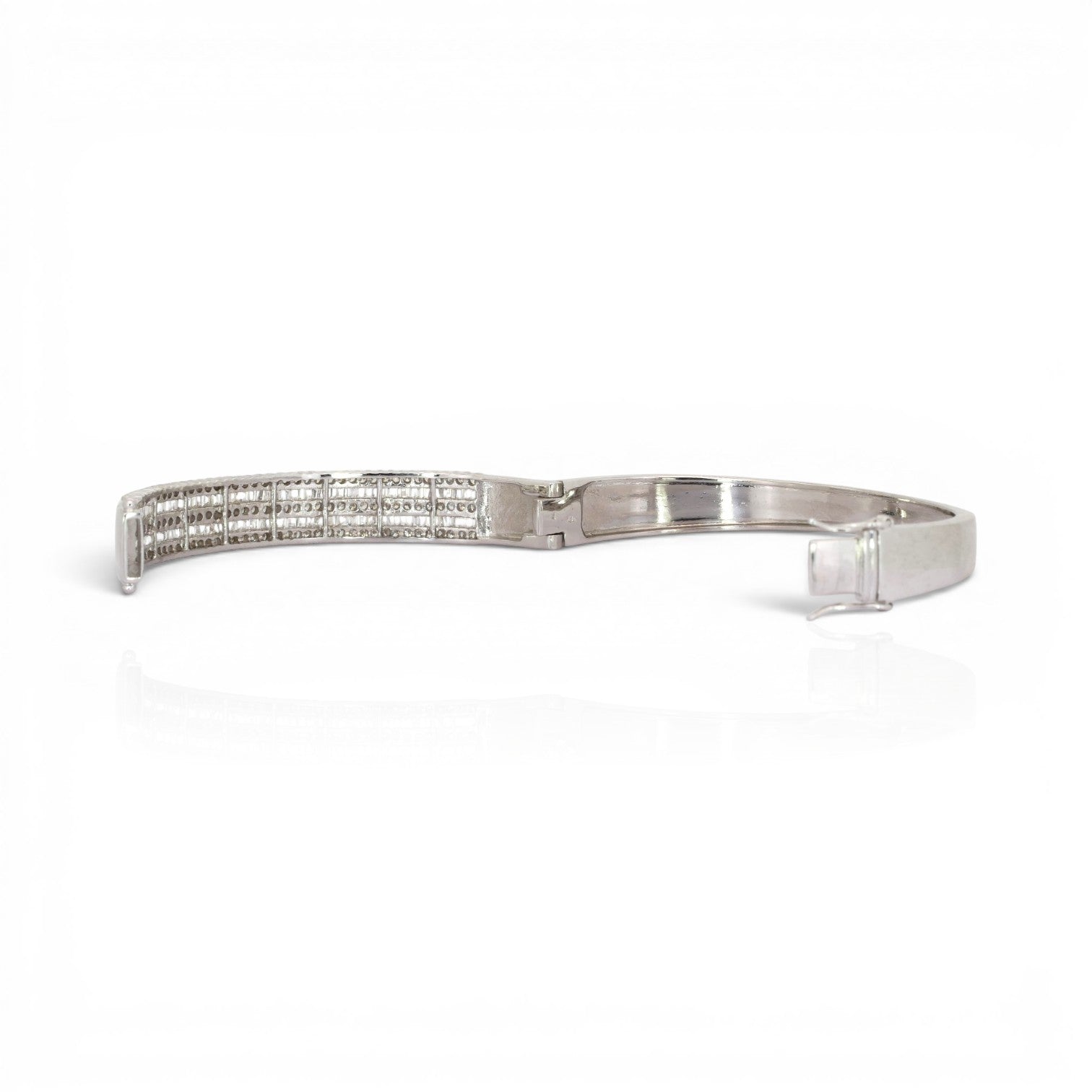 5.22 Carats IGI Certified Natural Diamonds 18k White Gold Bangle