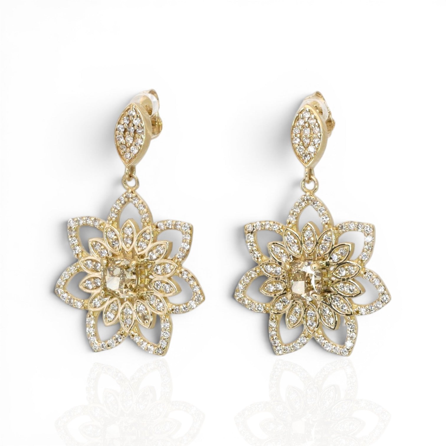 3.14 Carats IGI Certified Natural Diamonds 14k Yellow Gold Drop Earrings