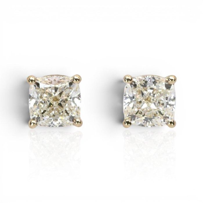 2.03 Carats GCI Certified Natural Diamond 18K Yellow Gold Stud Earrings