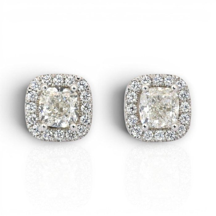 2.14 Carats IGI Certified Natural Diamond 18k White Gold Stud Earrings
