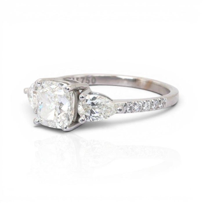 2.22 Karat IGI-zertifizierter natürlicher Diamant 18K Weißgold 3-Stein-Ring