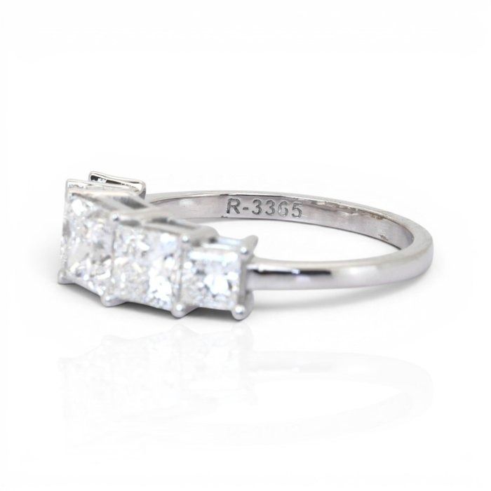 2.41 Karat GIA und IGI zertifizierter Naturdiamant 18k Weißgold 5-Stein Ring