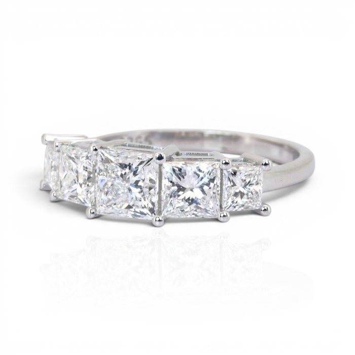 2.41 Karat GIA und IGI zertifizierter Naturdiamant 18k Weißgold 5-Stein Ring