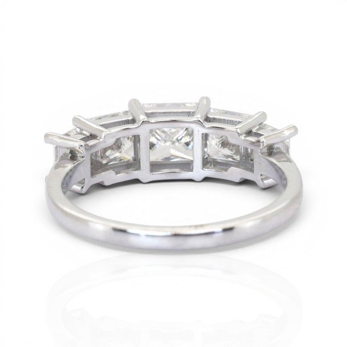 2.41 Karat GIA und IGI zertifizierter Naturdiamant 18k Weißgold 5-Stein Ring