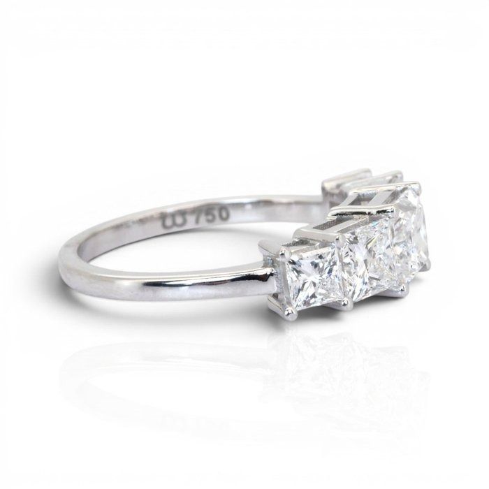 2.41 Karat GIA und IGI zertifizierter Naturdiamant 18k Weißgold 5-Stein Ring