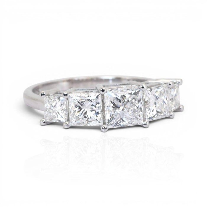 2.41 Karat GIA und IGI zertifizierter Naturdiamant 18k Weißgold 5-Stein Ring