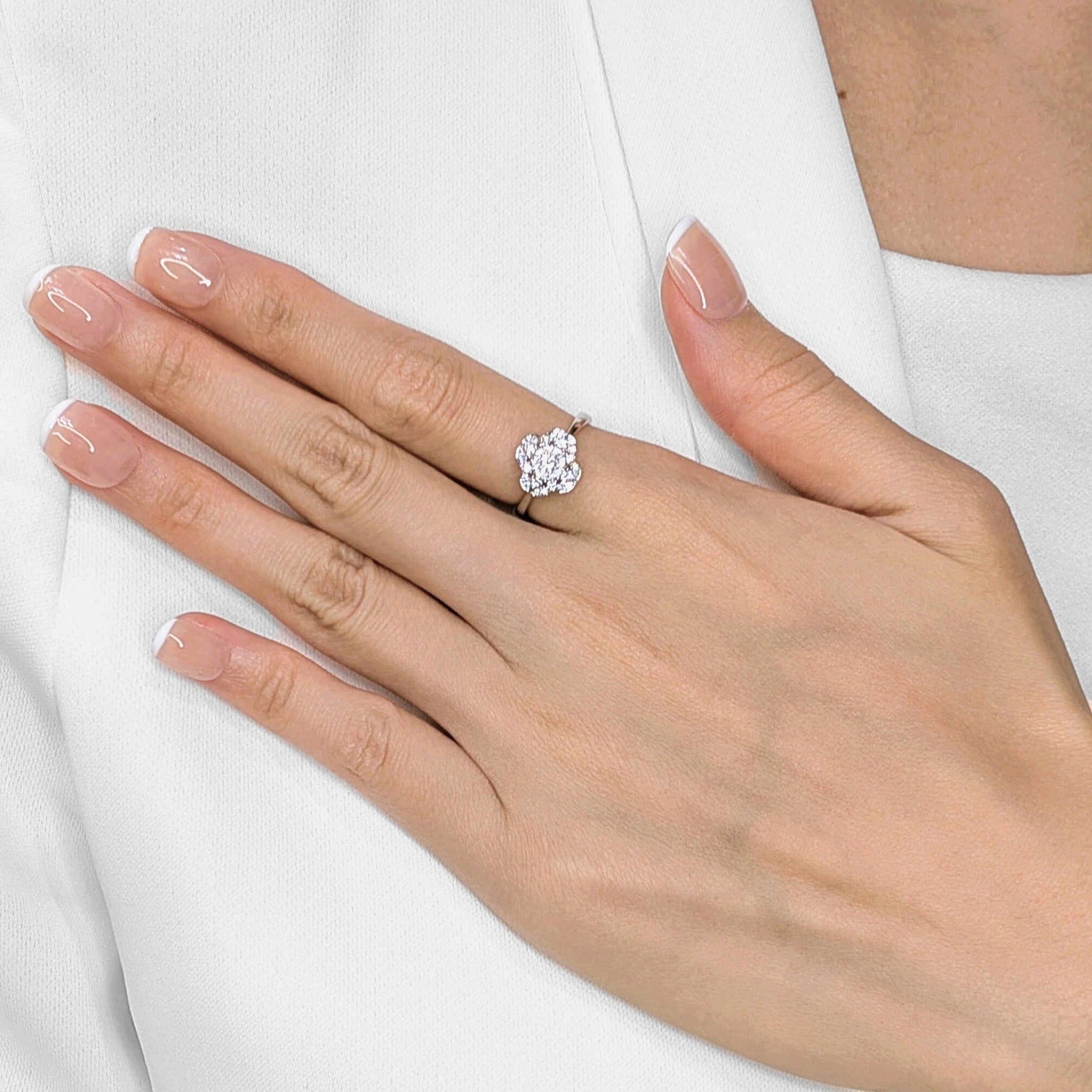 Sparkling 0.28ct Natural Diamond Four-Leaf Clover Cluster 18K White Gold Ring  (Unworn)