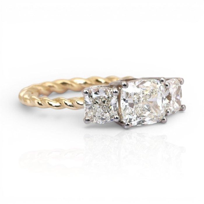 2.55 Carats IGI Certified Natural Diamond 18K Yellow and White Gold 3-Stone Ring
