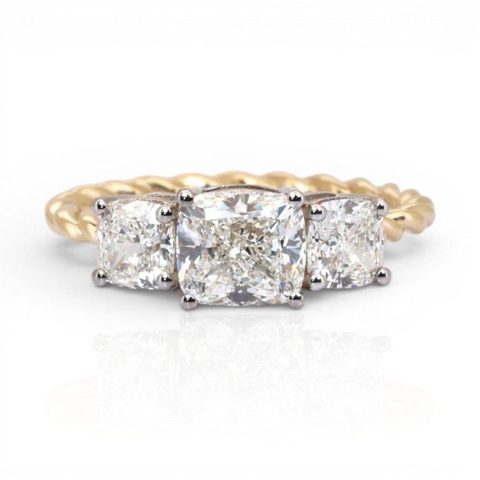 2.55 Carats IGI Certified Natural Diamond 18K Yellow and White Gold 3-Stone Ring