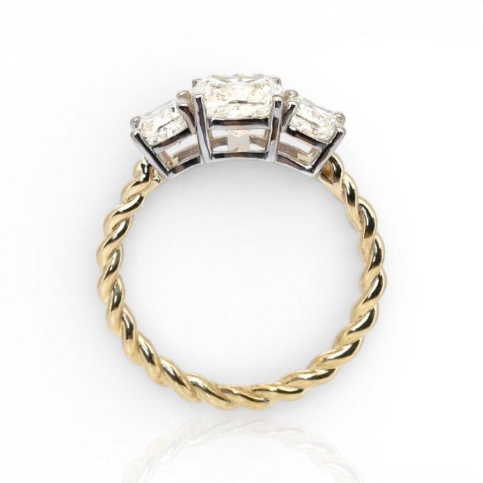 2.55 Carats IGI Certified Natural Diamond 18K Yellow and White Gold 3-Stone Ring