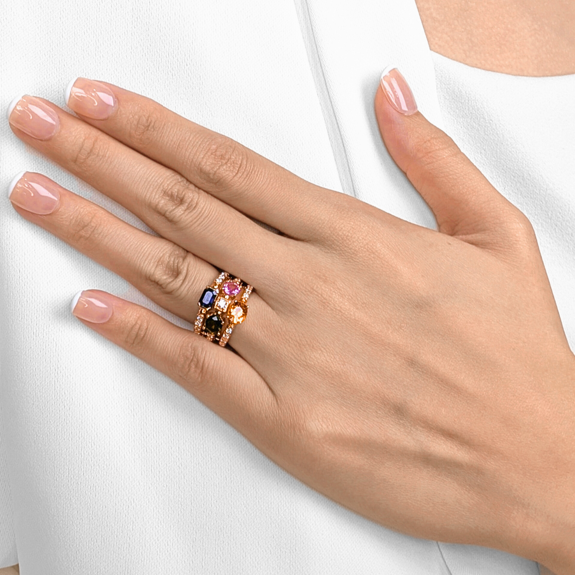 Vibrant 2.83ct Sapphire & Natural Diamond Band Ring in 18K Yellow Gold