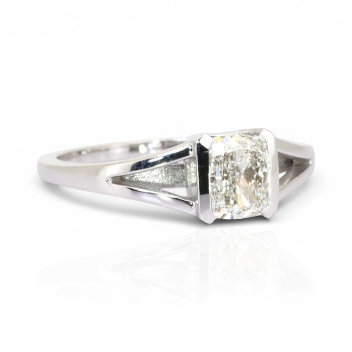 1.02 Carat IGI Certified Natural Diamond 18K White Gold Solitaire Ring