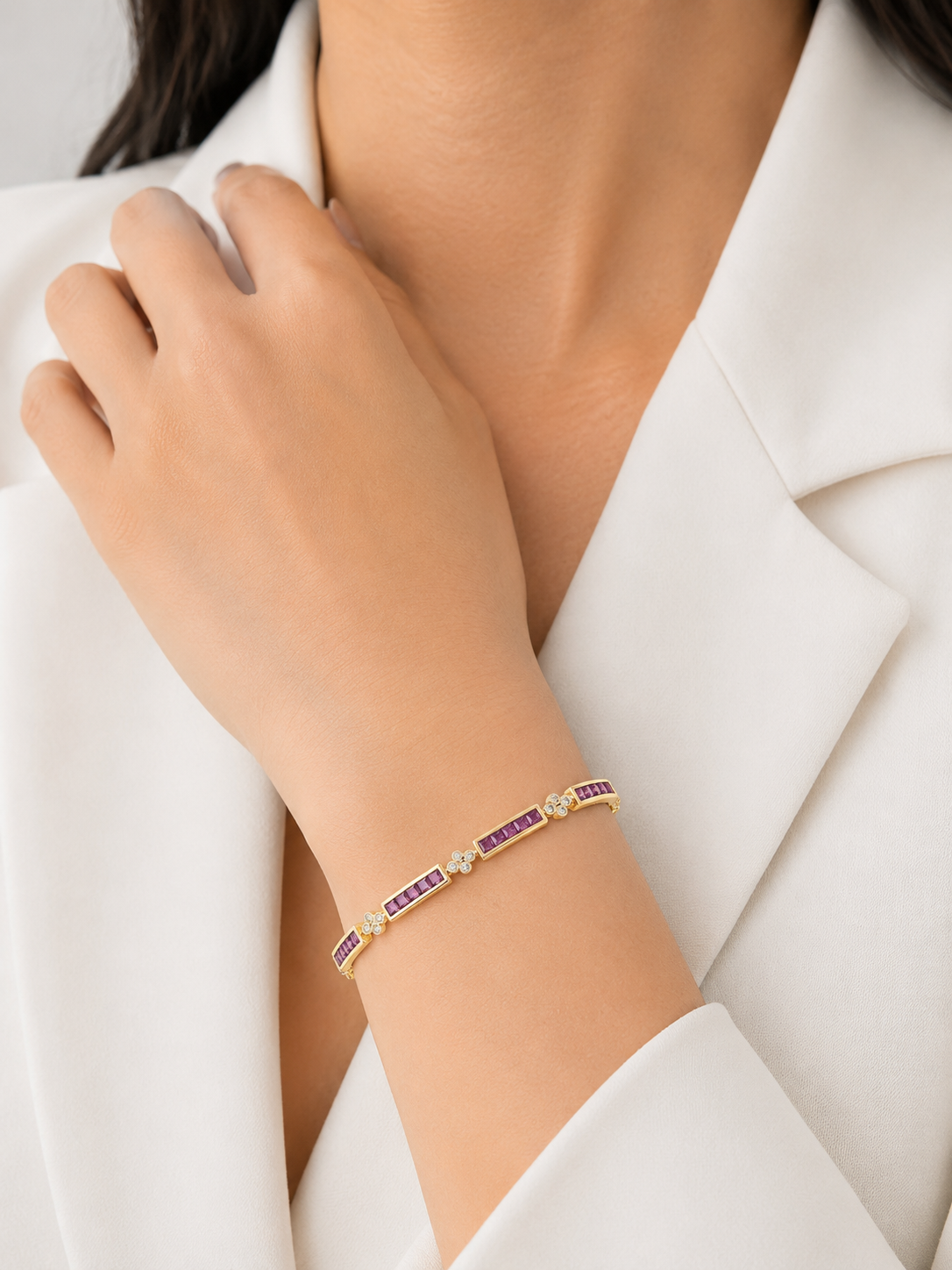 Elegant 1.00ct Ruby and 0.20ct Natural Diamond Alternating Link Bracelet in 18K Yellow Gold