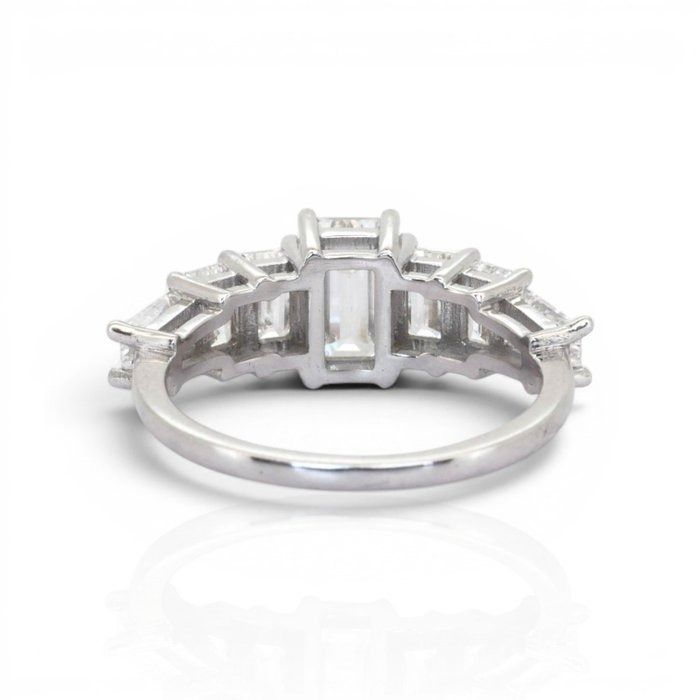 2,77 Karat IGI-zertifizierter natürlicher Diamant 18K Weißgold 7-Stein-Ring