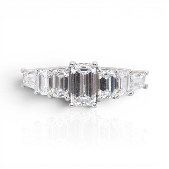 2,77 Karat IGI-zertifizierter natürlicher Diamant 18K Weißgold 7-Stein-Ring