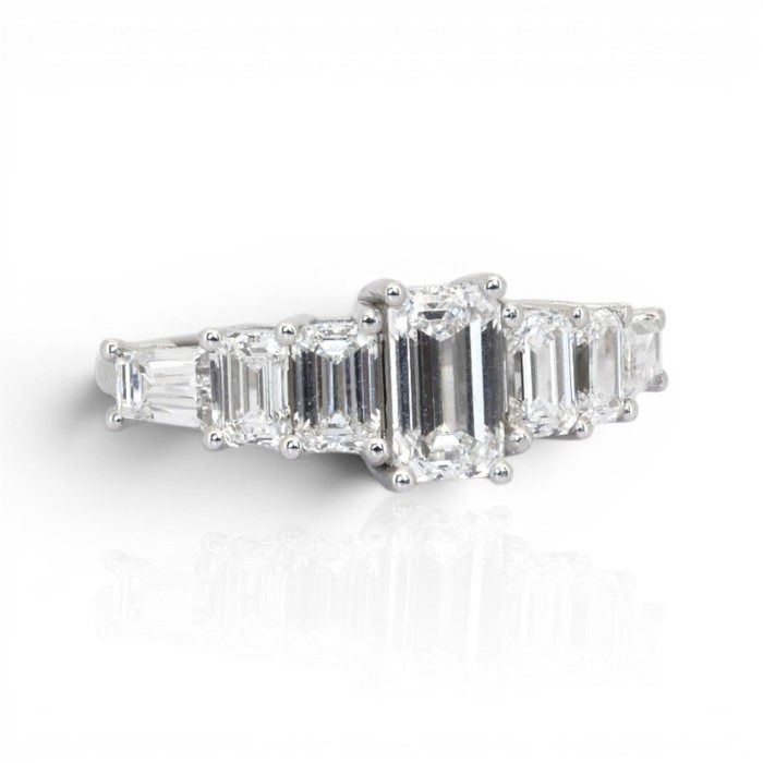 2,77 Karat IGI-zertifizierter natürlicher Diamant 18K Weißgold 7-Stein-Ring