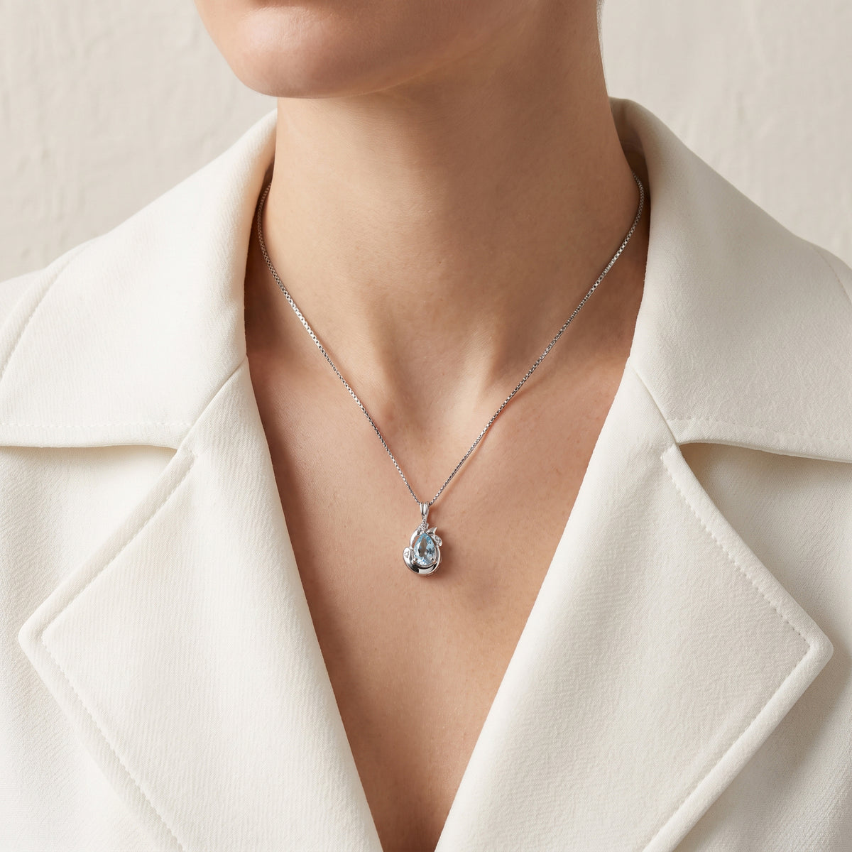 Graceful 1.04ct Aquamarine and 0.03ct Natural Diamond Pendant Necklace in Platinum