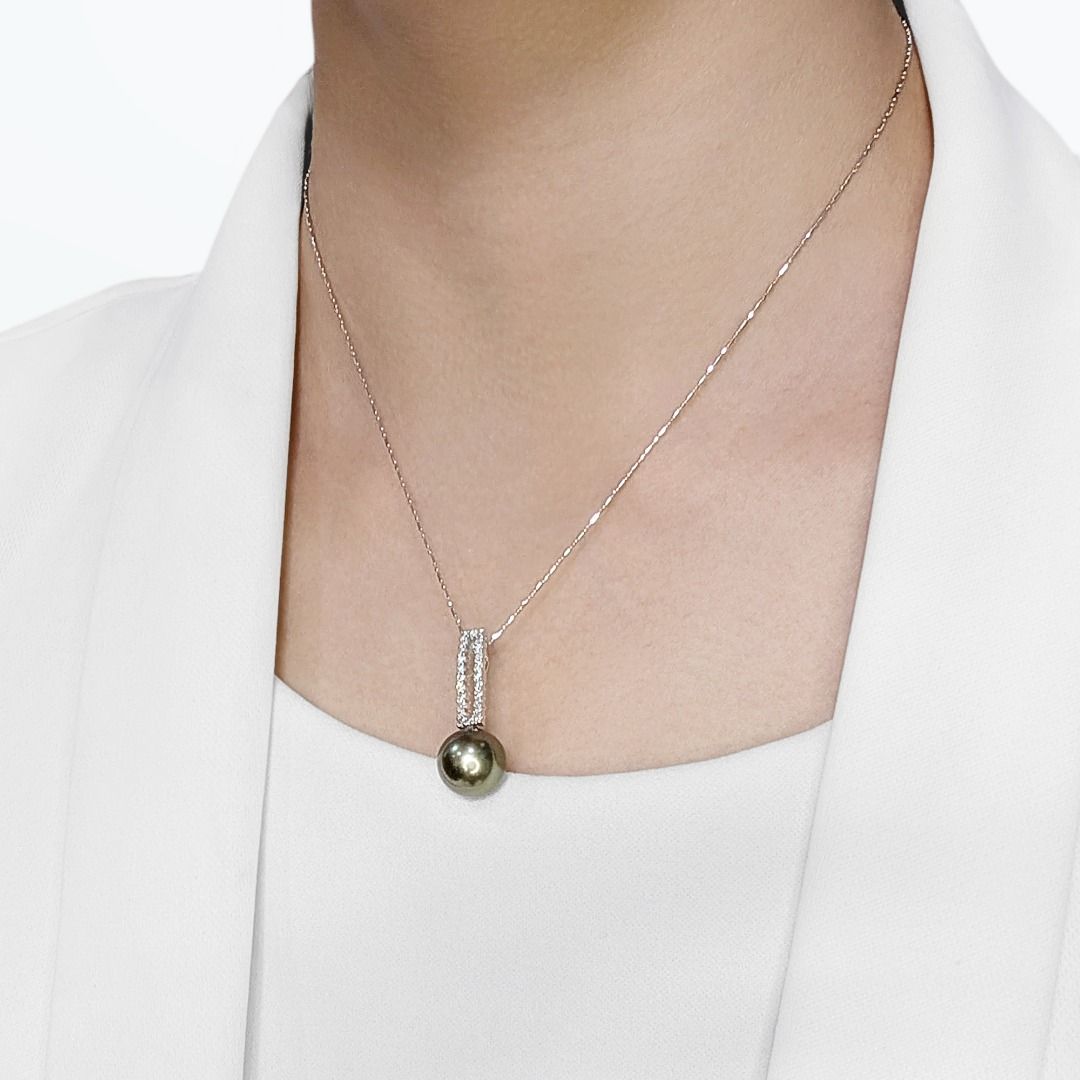 Exquisite 18K White Gold Pendant with South Sea Pearl and 0.36ct Natural Diamonds