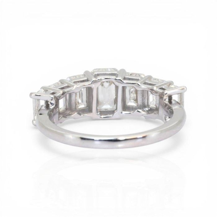 3.45 Carat IGI Certified 18K White Gold 7-Stone Ring