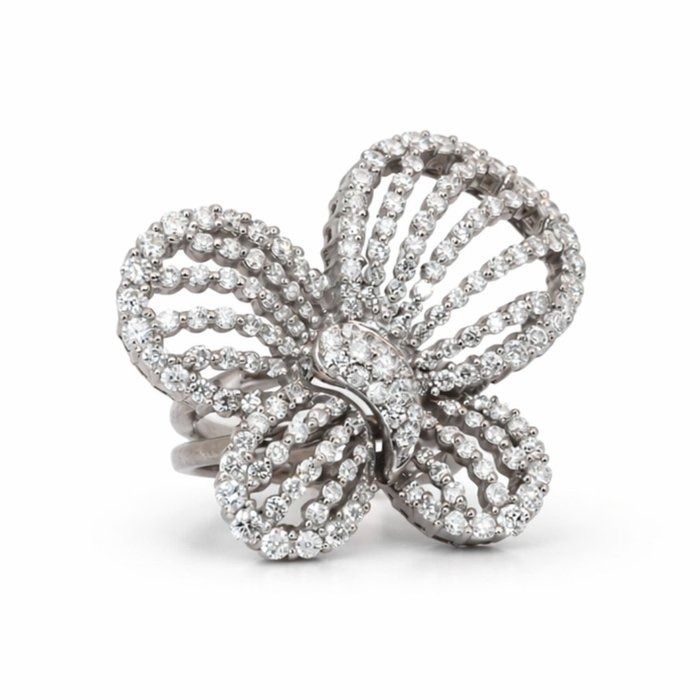 3,60 Karat IGI zertifizierter Naturdiamant Cocktailring aus 18K Weißgold