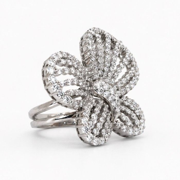 3,60 Karat IGI zertifizierter Naturdiamant Cocktailring aus 18K Weißgold