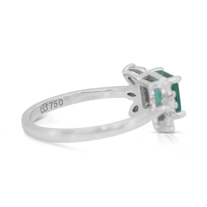 Captivating Emerald and Diamonds Cluster Ring in 18k White Gold