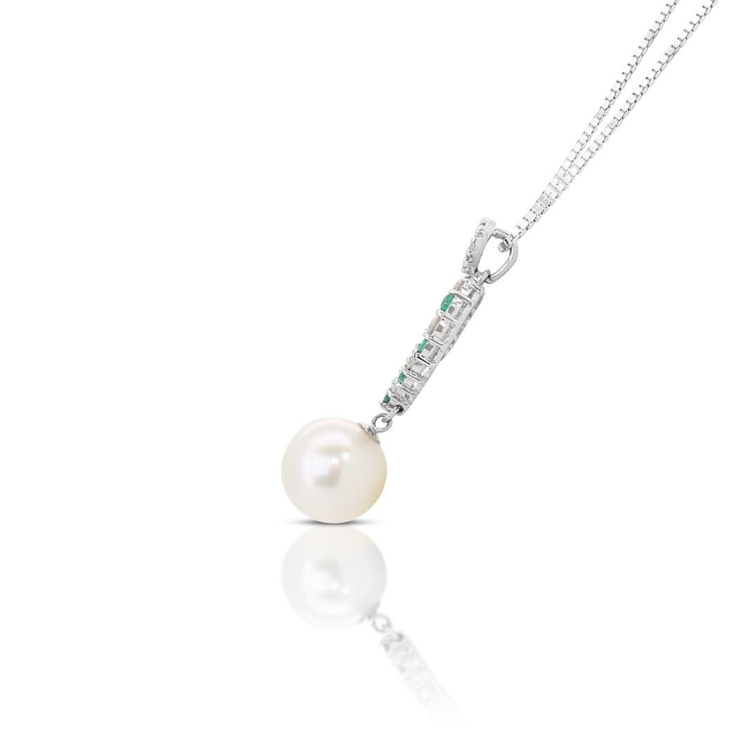 Sophisticated 18K White Gold Pendant with Pearl, Emerald, and Diamond Ensemble