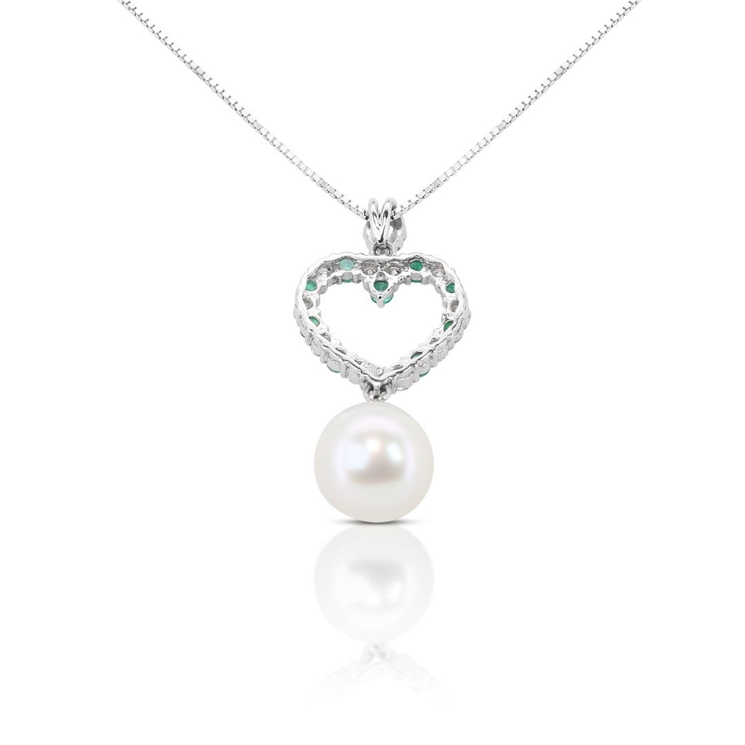 Sophisticated 18K White Gold Pendant with Pearl, Emerald, and Diamond Ensemble
